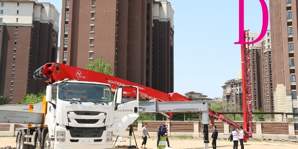 小型混凝土泵車(chē)支腿操作說(shuō)明