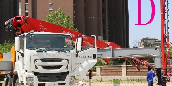 小型混凝土泵車(chē)的回轉(zhuǎn)支承如何保養(yǎng)？