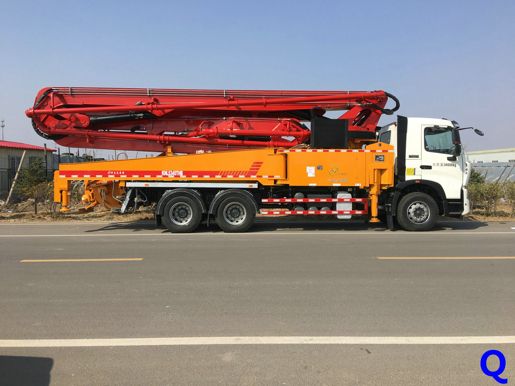 小型混凝土泵車，天泵，小型泵車?；炷帘密? height=