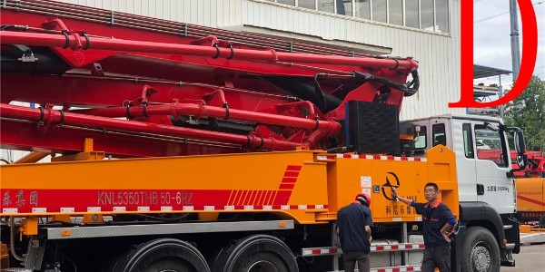 怎樣購(gòu)買一臺(tái)小型混凝土泵車，什么價(jià)格劃算？