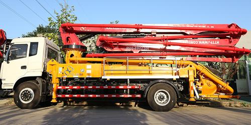 科尼樂為您淺析小型混凝土泵車惡劣環境施工應該注意什么？