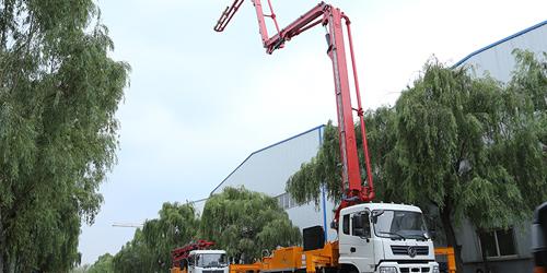 科尼樂淺析小型混凝土泵車工作中傾倒側翻如何預防？