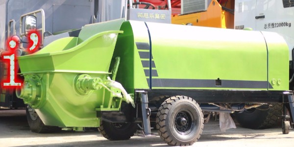 實際施工時，泵工進行哪些操作容易導致混凝土泵發生堵管？