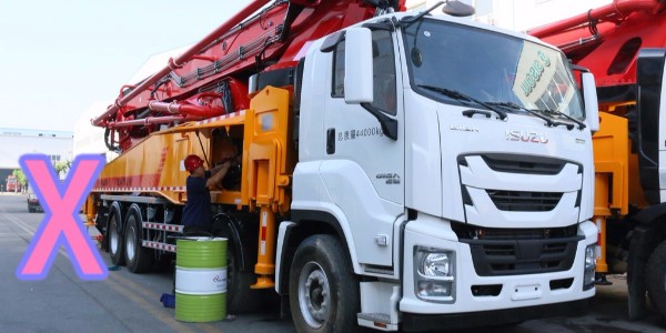 軟管的使用及庫(kù)存期限會(huì)對(duì)小型泵車的日常工作造成哪些影響呢？