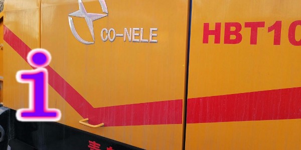 混凝土泵使用過(guò)程中，需要將輸送管道固定以免管道滑落或滑動(dòng)造成危險(xiǎn)