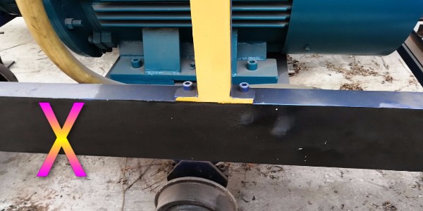 混凝土泵在進(jìn)行泵送前，水泥砂漿注入料斗后為何要先進(jìn)行反向攪拌？