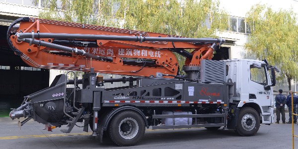 32米泵車在操作臂架之前要注意哪些？